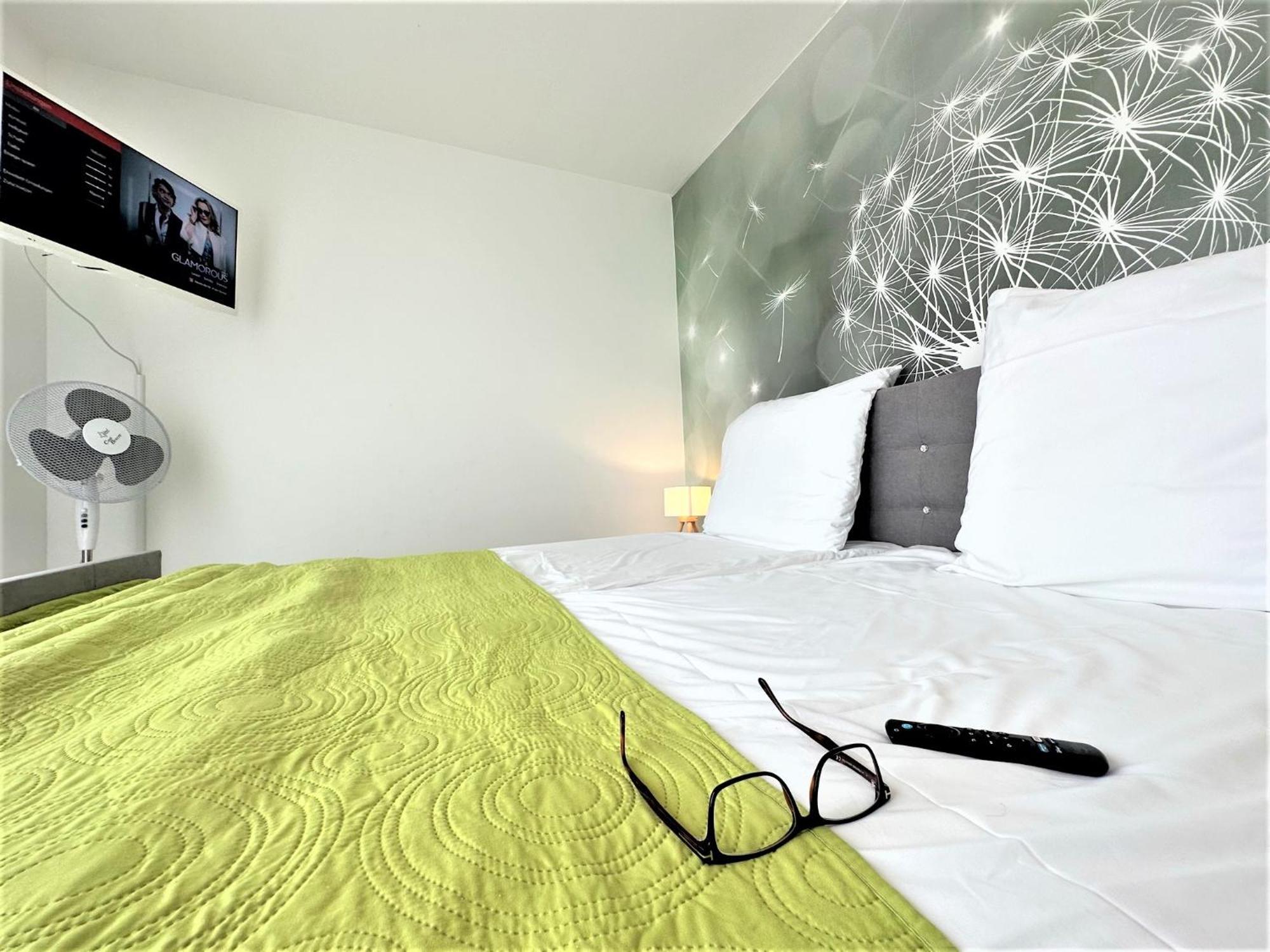 Panorama Penthouse Apartment Mit Klima Und Whirlpool Fuer Bis Zu 6 Personen Frankenthal  Luaran gambar